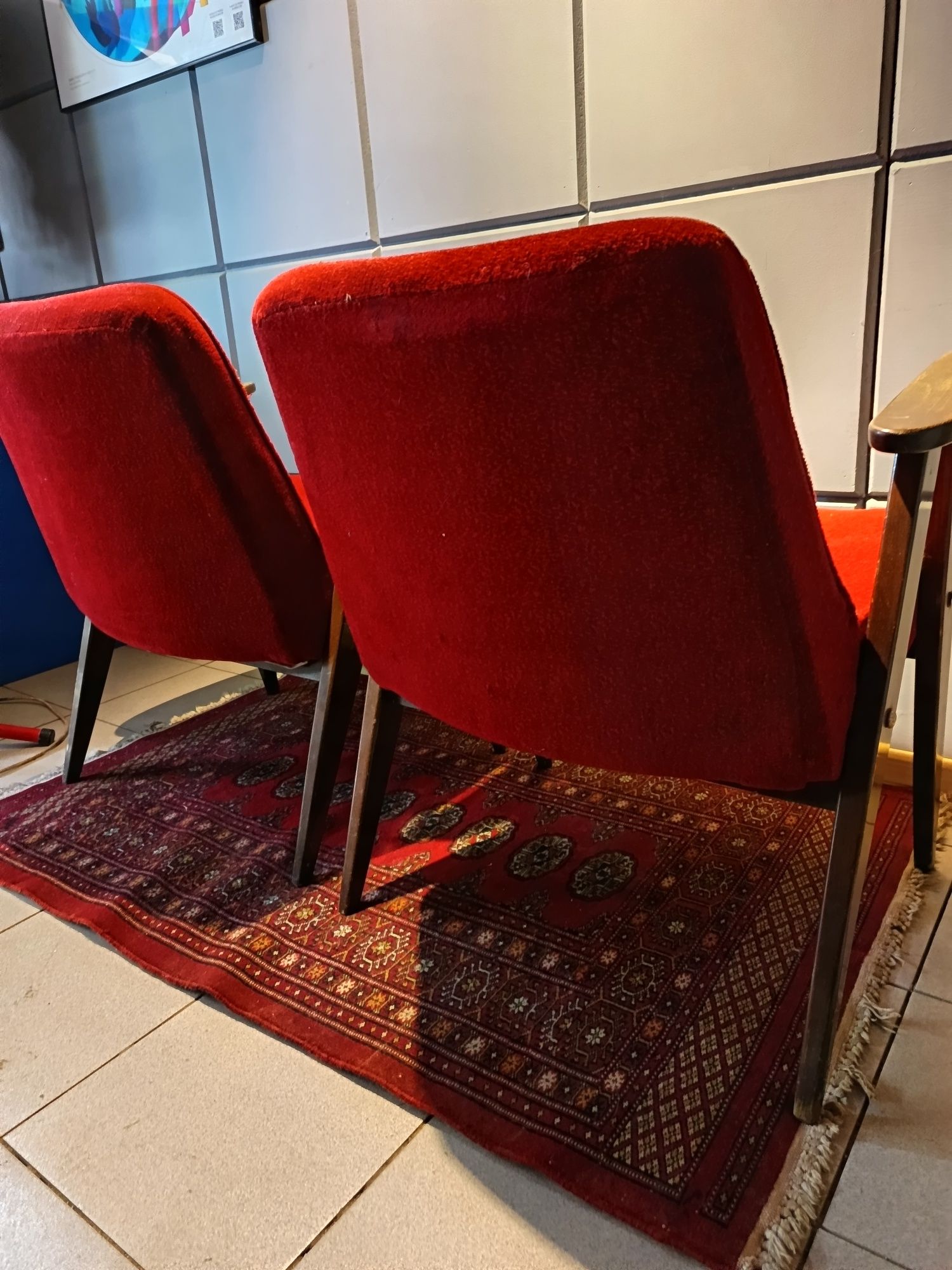 Dwa fotele projektu Józefa Chierowskiego, model 366