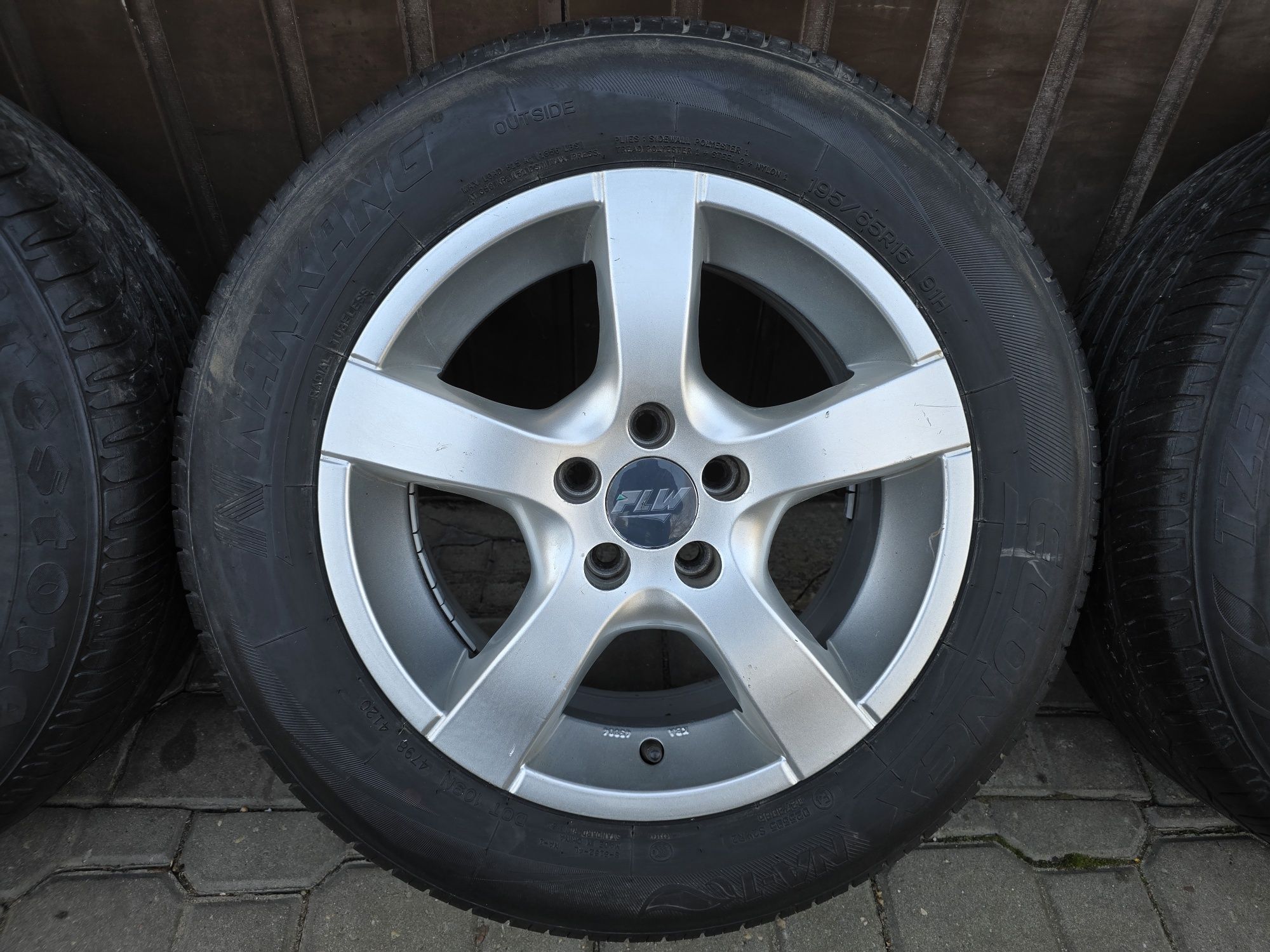 Felgi z oponami 195/65R15 VW Golf 4 5x100 New Beetle Audi A3 Octavia 1