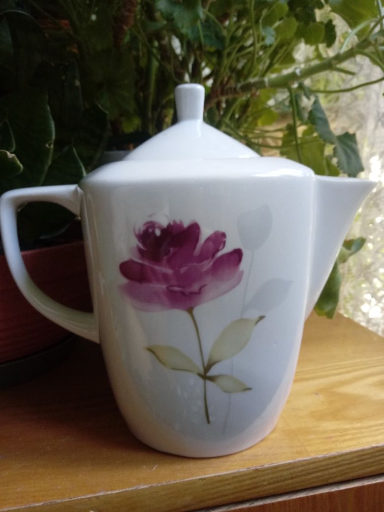 Porcelanowy dzbanek Domexa; 20cm wysokości