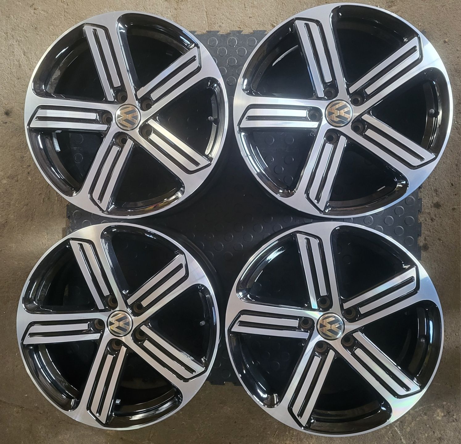 Felgi Aluminiowe 5x112 7,5Jx18 ET49 Golf VII 7 Gti R-Line