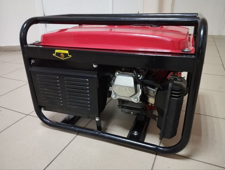 Генератор трьох фазний