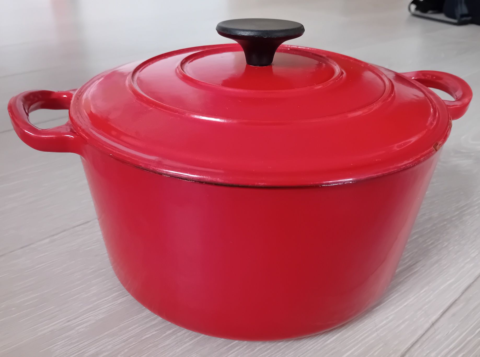 Garnek żeliwny emaliowany 2,5L BDB- do gotowania i pieczenia