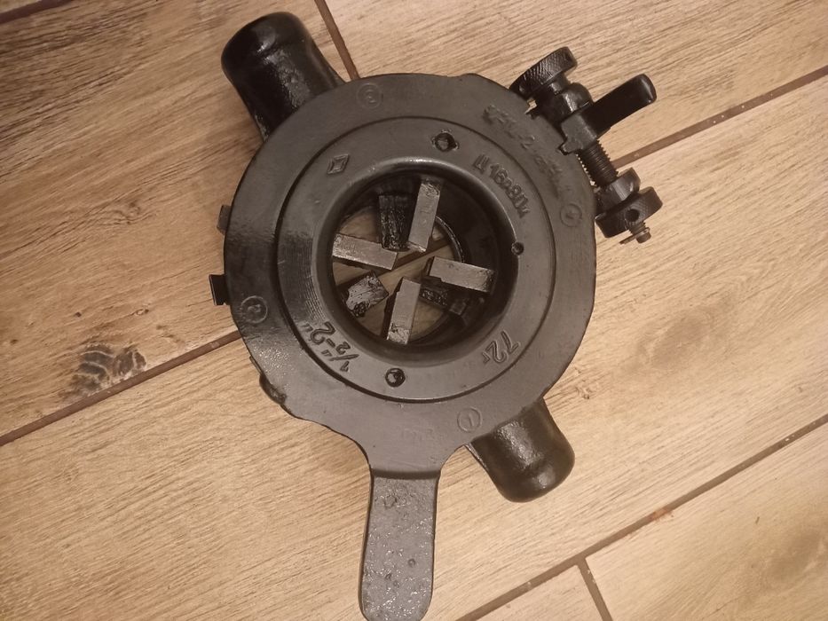 Клупп плашка для нарізання різьби