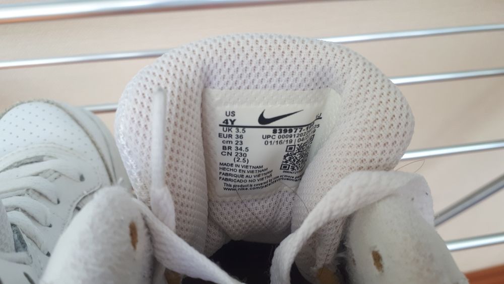 Фірмове підліткове взуття