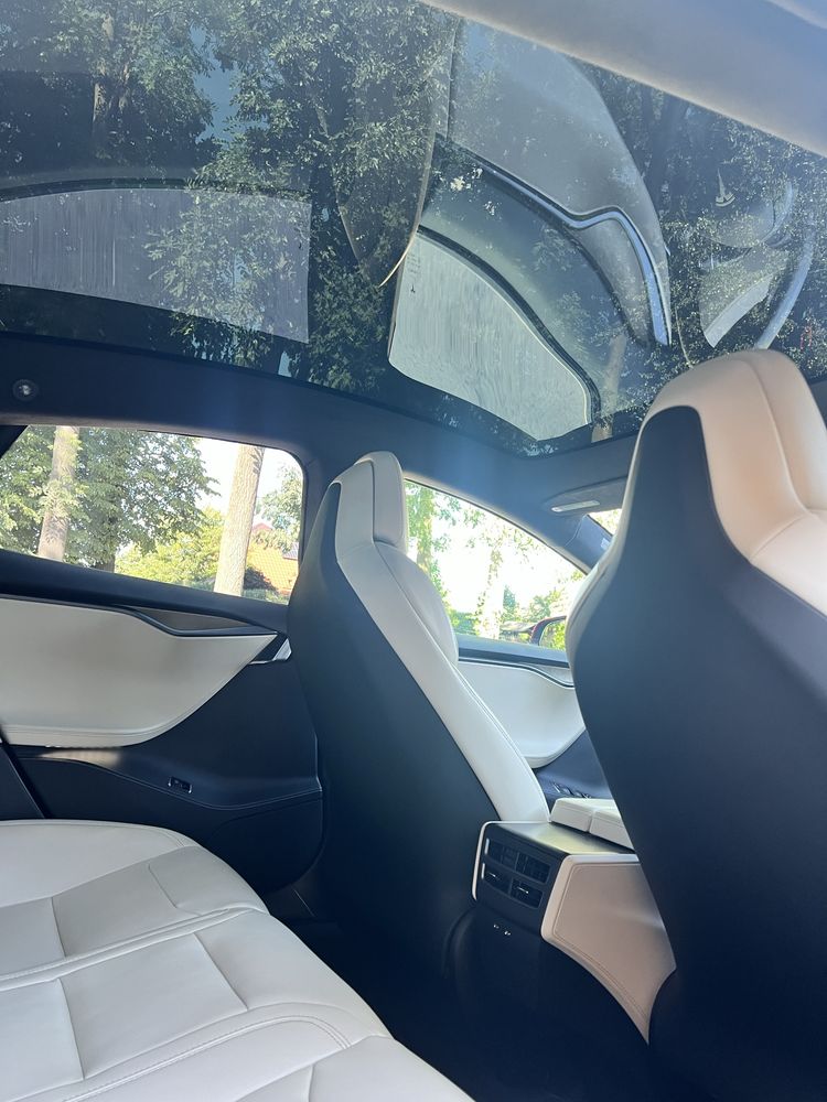 Tesla Model S 2020