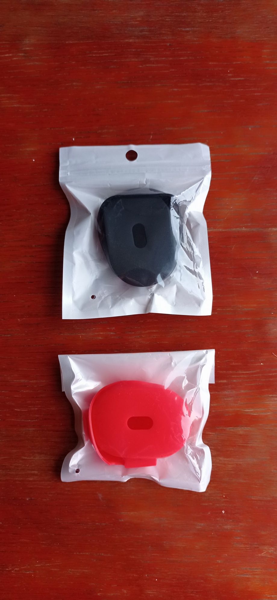Продам два силіконових чохла для навушників Mi True Earbuds Basic 2!!!