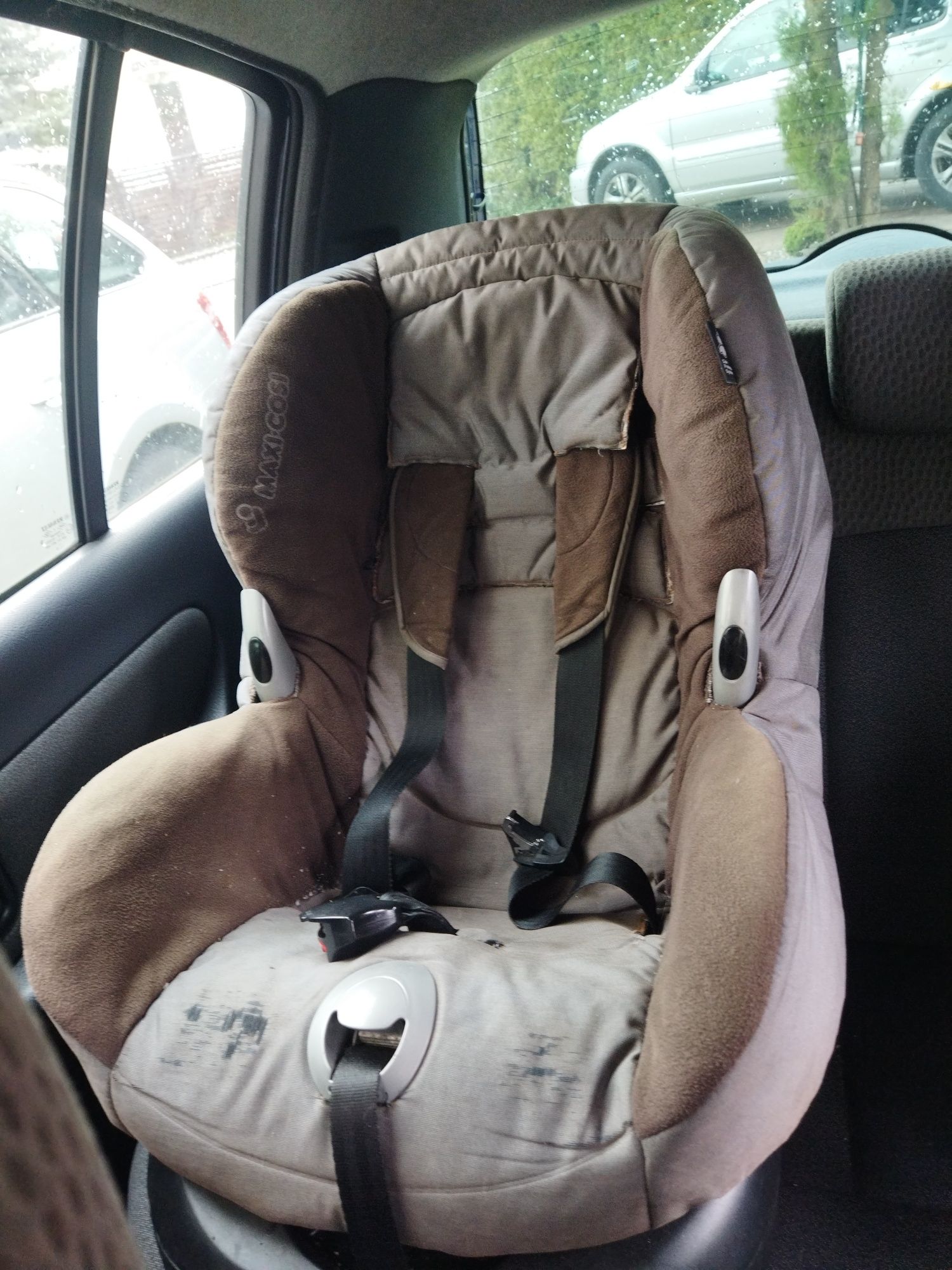 Dwa foteliki samochodowe Maxi Cosi Priori >isofix< 9-18kg