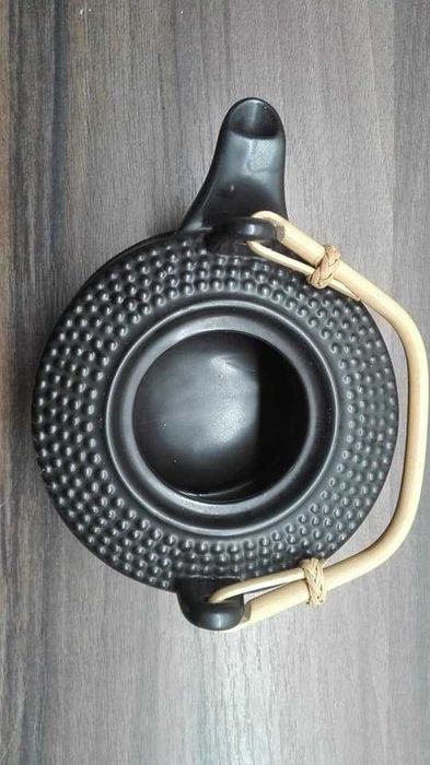 NANA Kichenette żeliwny czajnik dzbanek z podstawa bambus japandi wabi