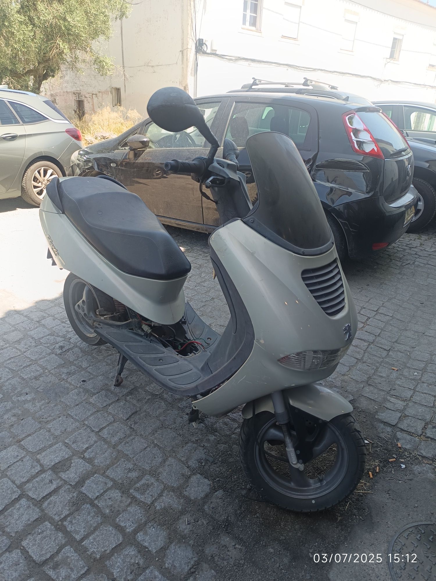 Scooter Peugeot Elyseo