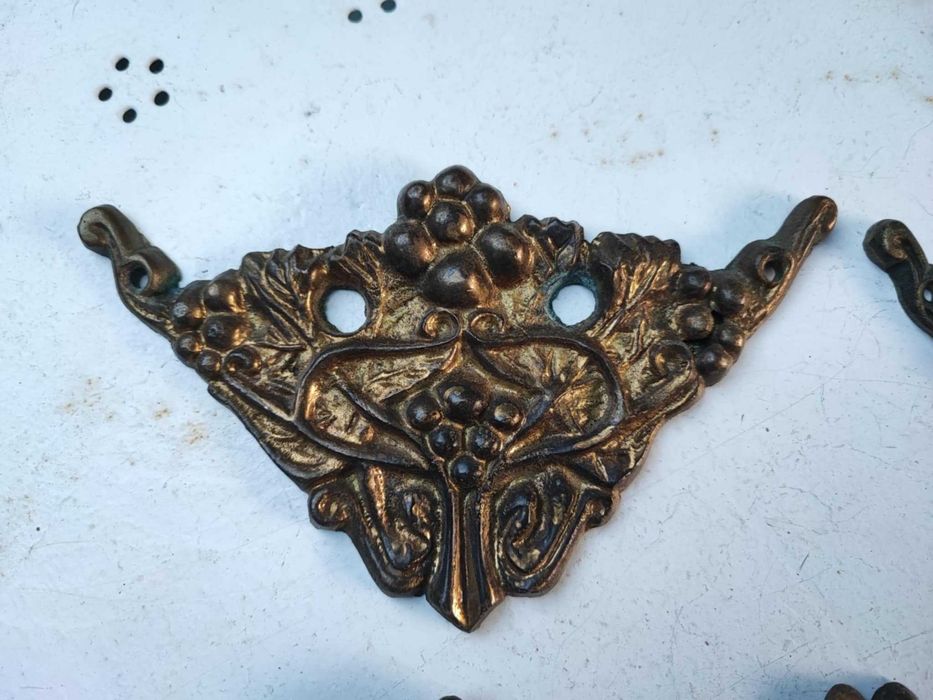 Stara mosiężna aplikacja do mebel,komoda,zegar itp.cena za 1 sztukę