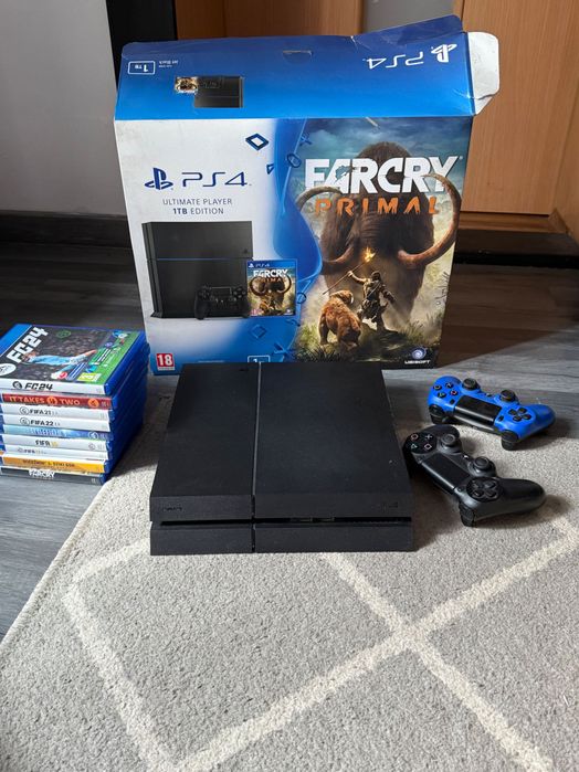 PS4, 1TB pamięci + 2 pady+ 9 gier