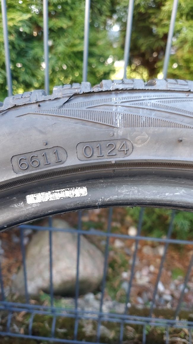 Opony zima 225/40 R18   2szt