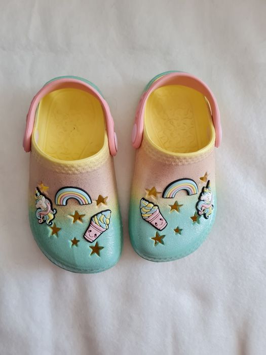 Sandália tipo crocs