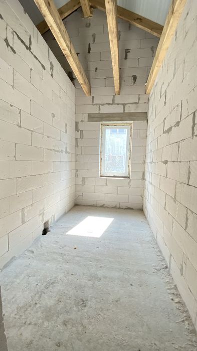 Напівособняк 130 м² з гаражем і 3 сотками землі біля міста