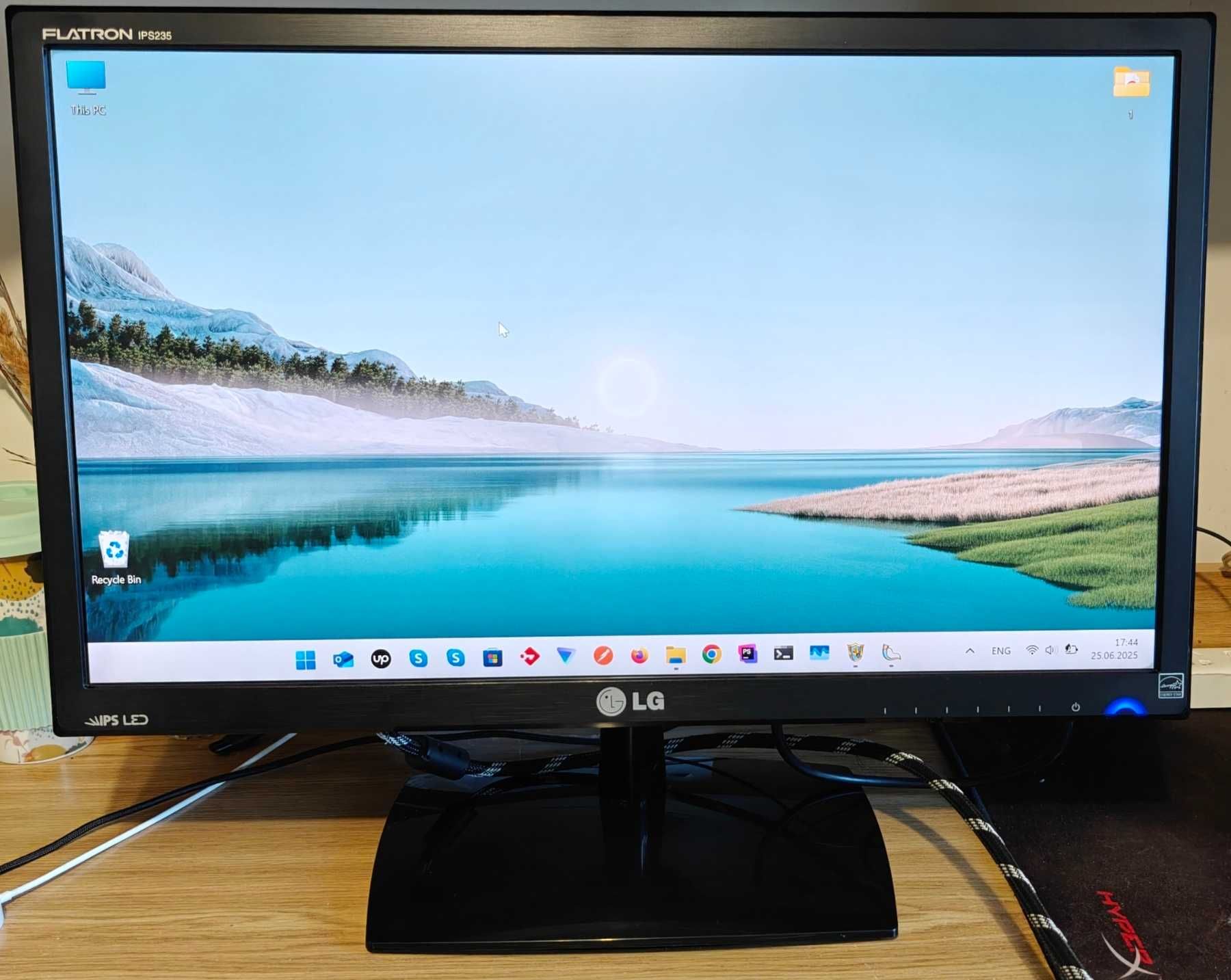 Монитор LG 23 дюйма IPS235T б/у