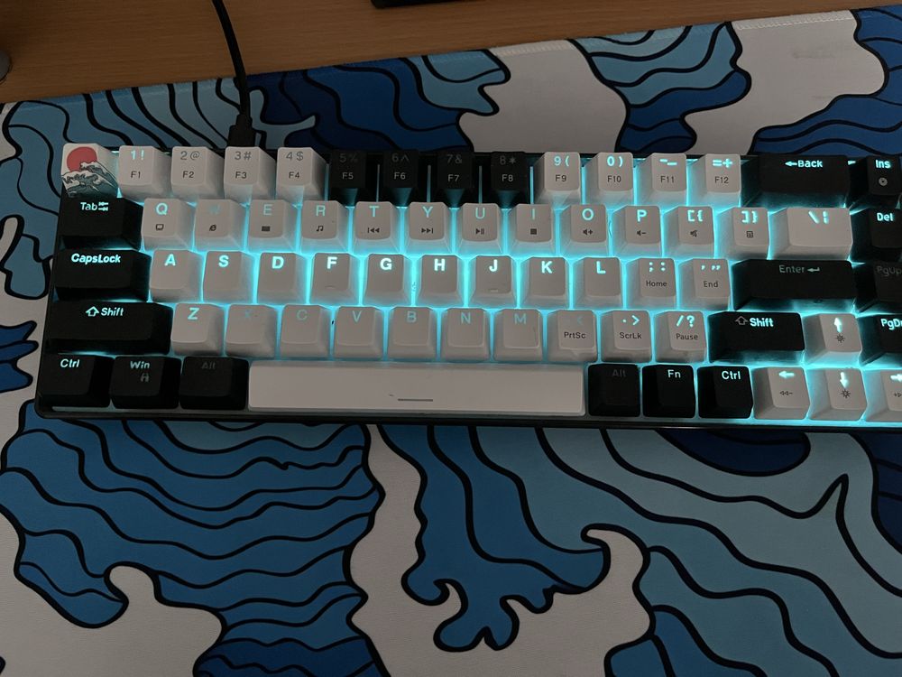 Продаю игрову клавиатуру