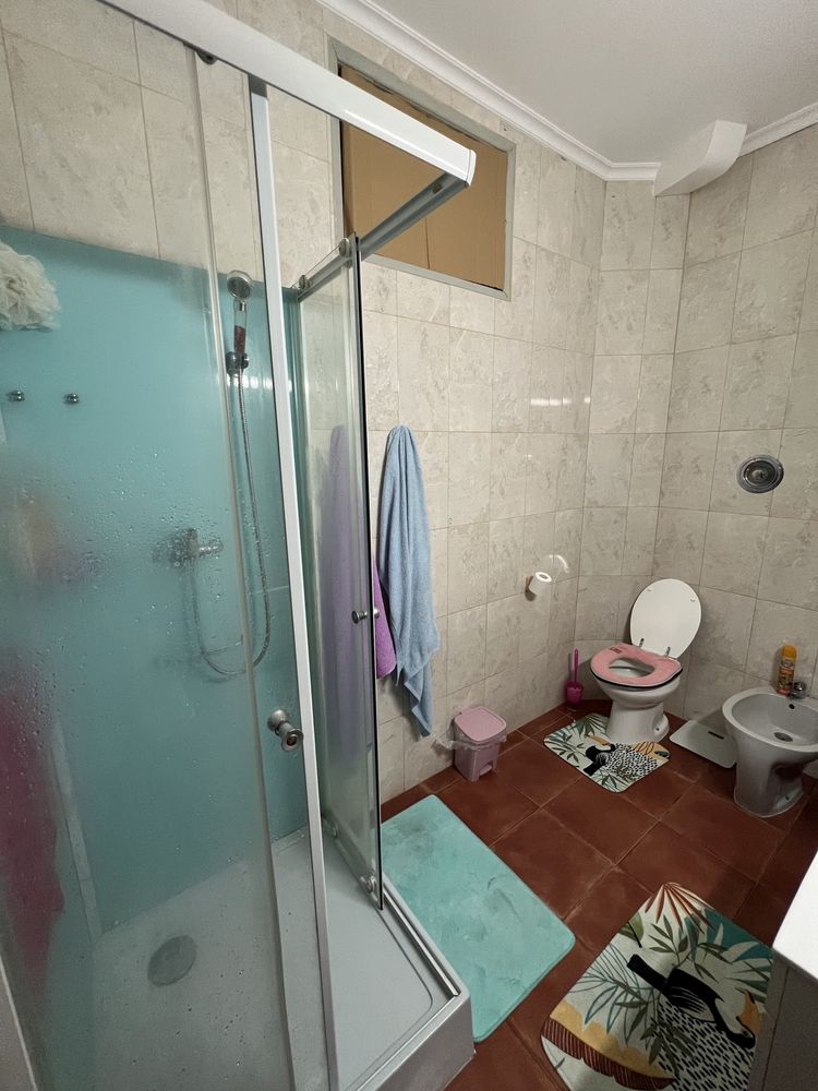 Arrendo quarto grande com varanda mulheres