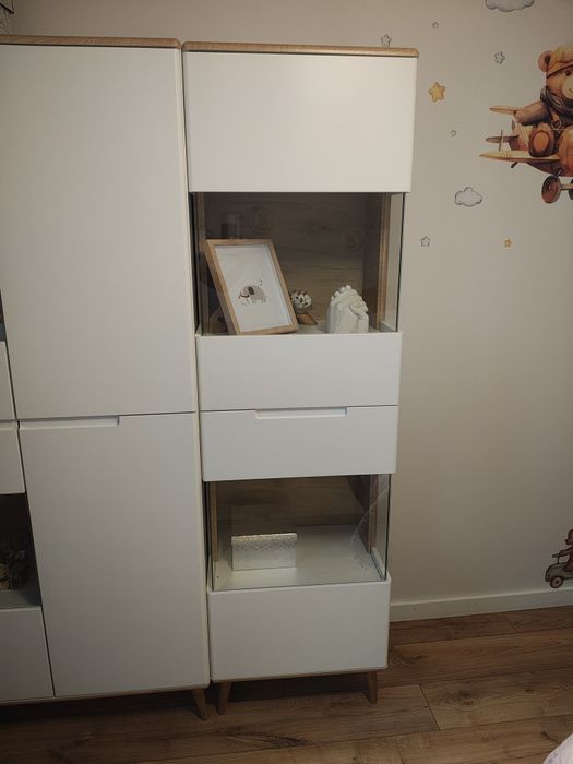 Biała witrynka Witryna słupek