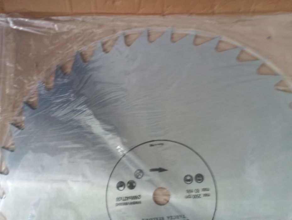 piła,tarcza zwykła 600 mm /32 mm  do cięcia drewna.