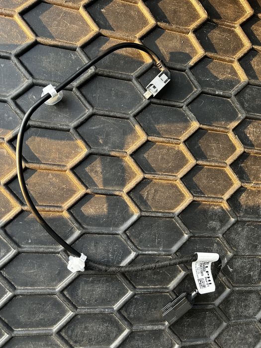 Кабель консолі Tesla model 3