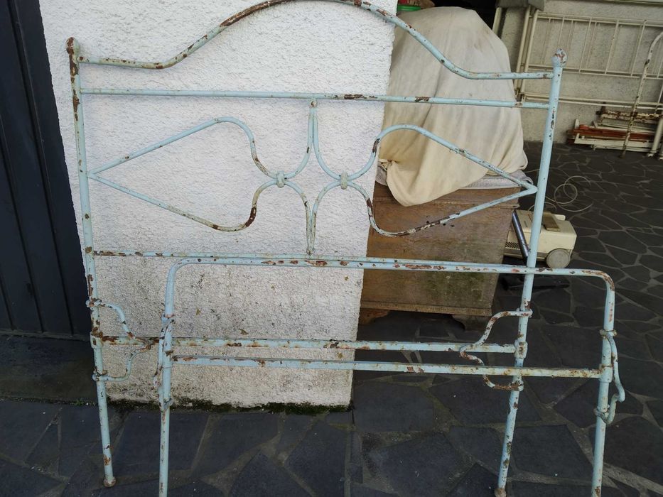 Baixa de preço 4 Camas de ferro antigas, sem restauro.