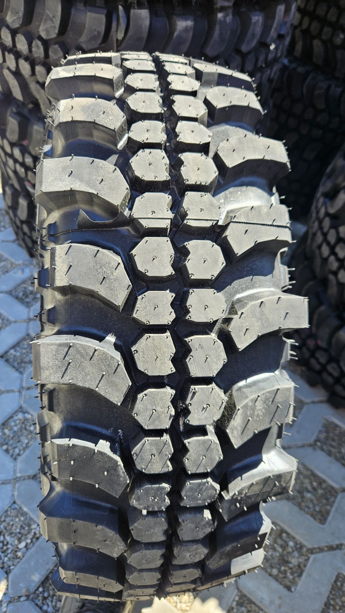 235/70R15 Simex Trekker gatII terenowe