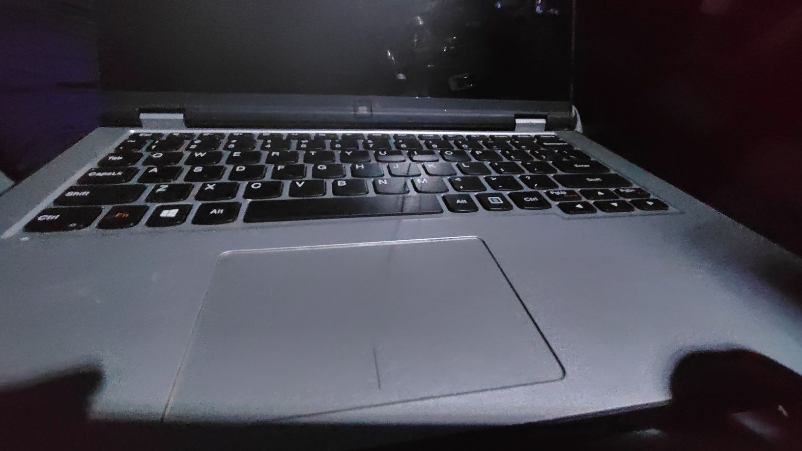 Sprzedam laptopa z funkcjami tabletu ekran dotykowy uszkodzony
