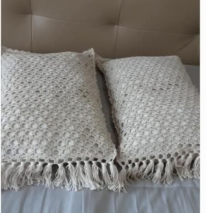 2 almofadas  feitas em croché  forradas