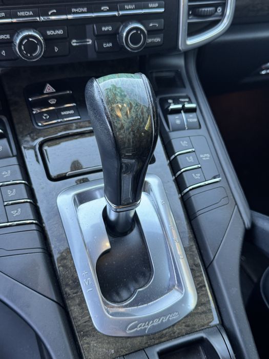 Porsche Cayenne muito estimado com pouco kms