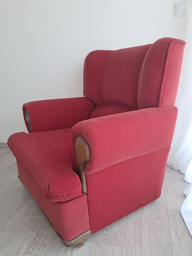 Poltrona, sofá em vermelho