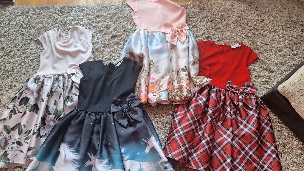 Sukienki 134/140 H&M