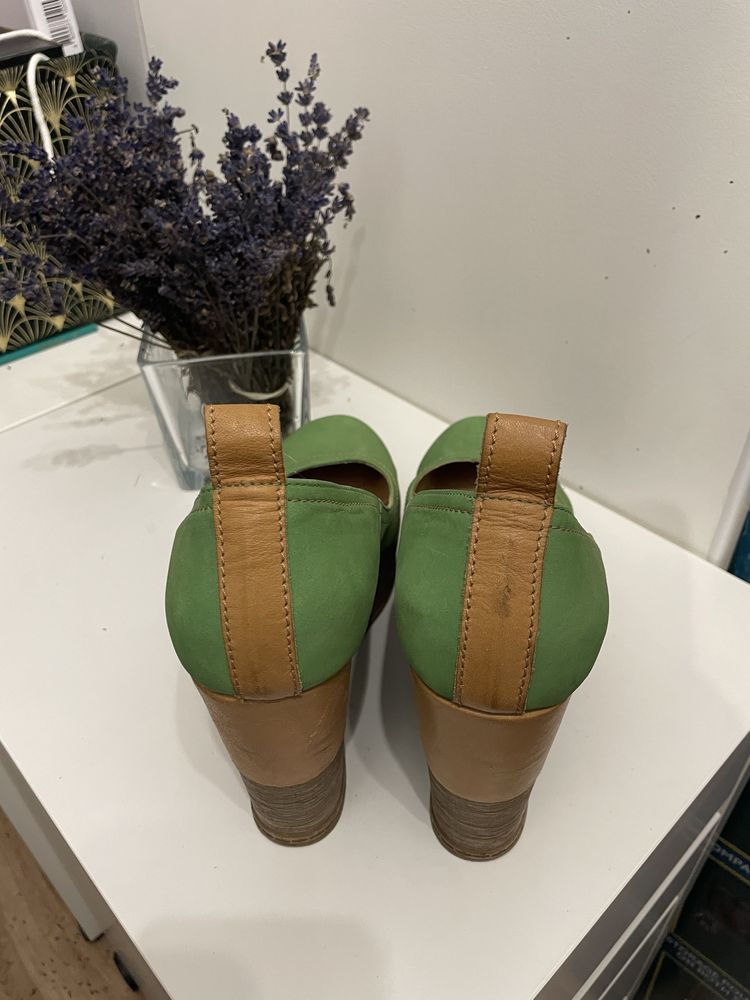 Buty na koturnie