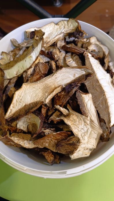 Гарбузове насіння, сухі гриби, мариновані гриби, капсули