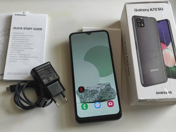 Samsung A22 5G komplet, 4GB RAMu, 64GB ROMu, ładowany co 3 dni, szklo