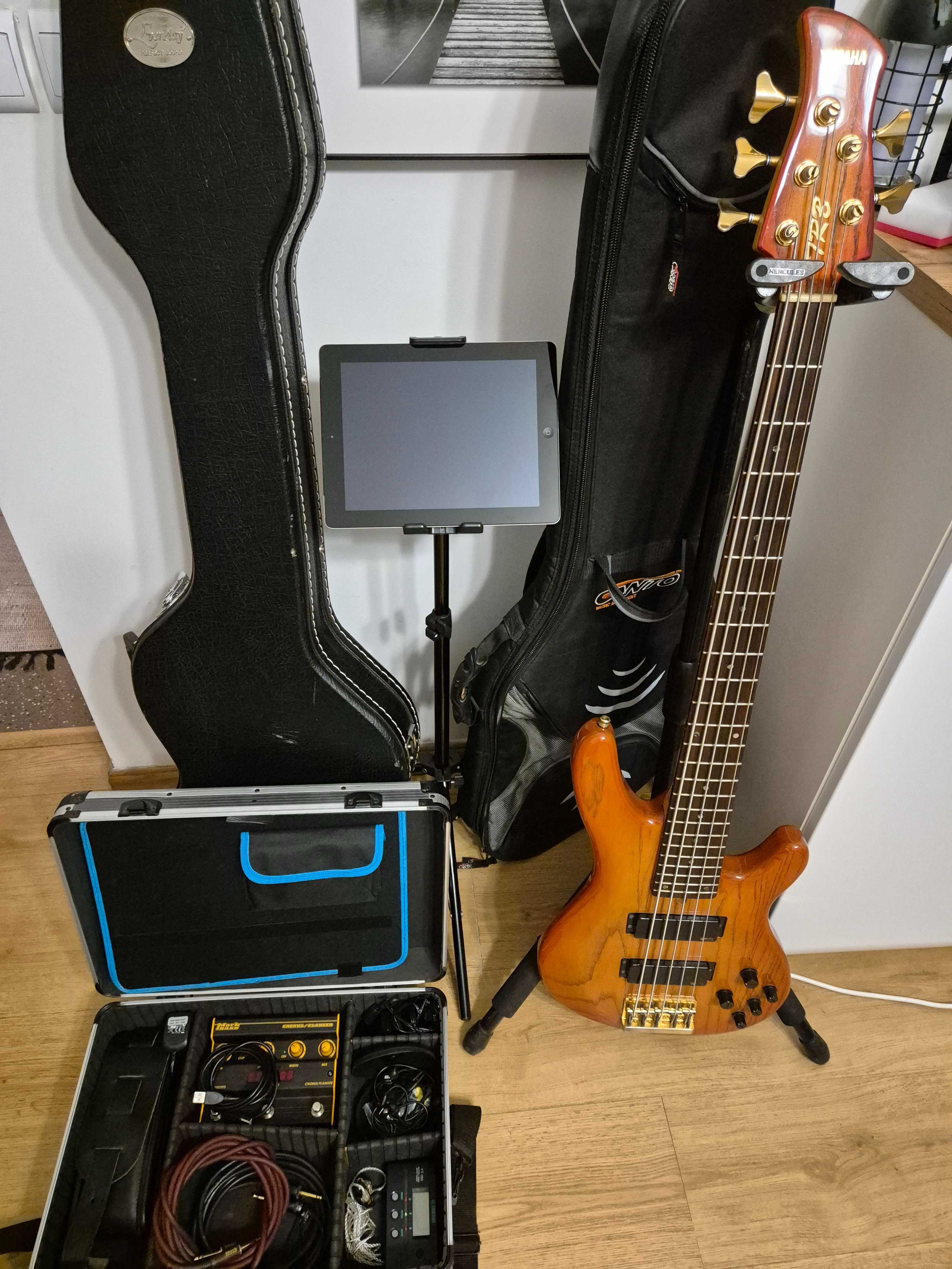 Gitara basowa Yamaha TRB 5 II z pełnym wyposażeniem!
