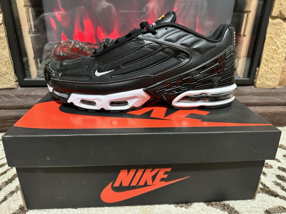 Кросівки Nike Air Max TN Plus 3 + брендові шкарпетки Nike у подарунок