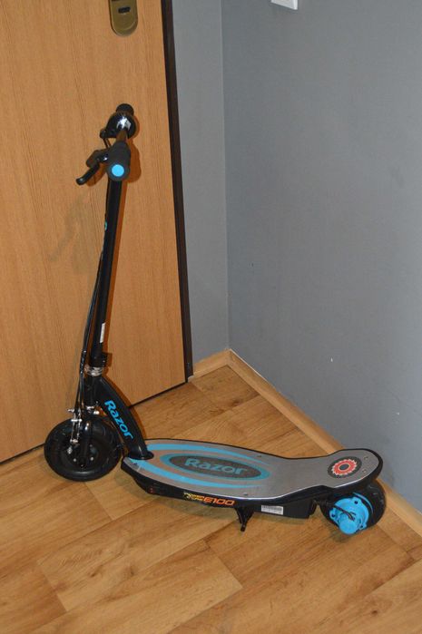 Jak nowa!  Hulajnoga elektryczna Razor E100
