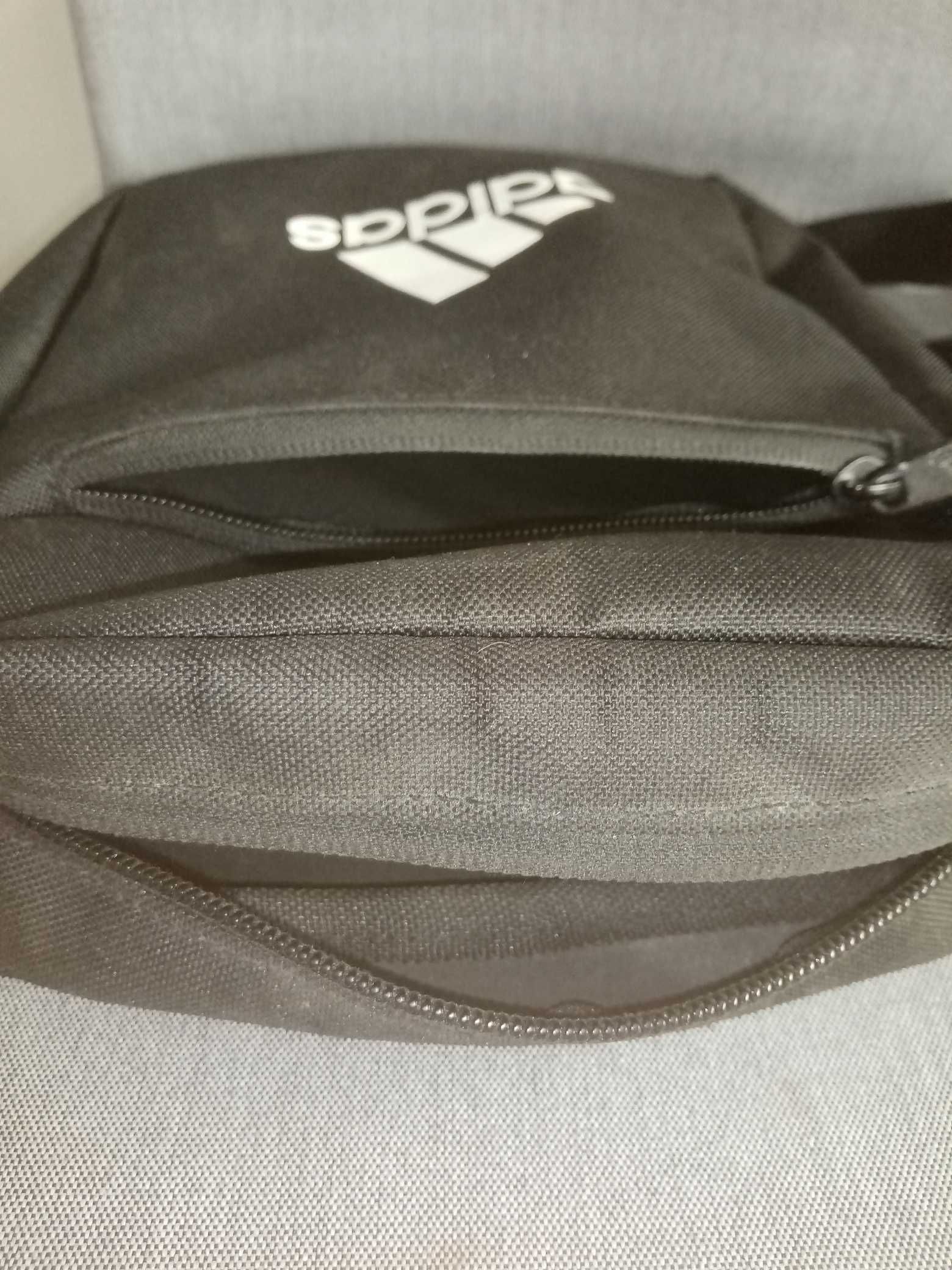 Vendo bolsa da Adidas em Preto