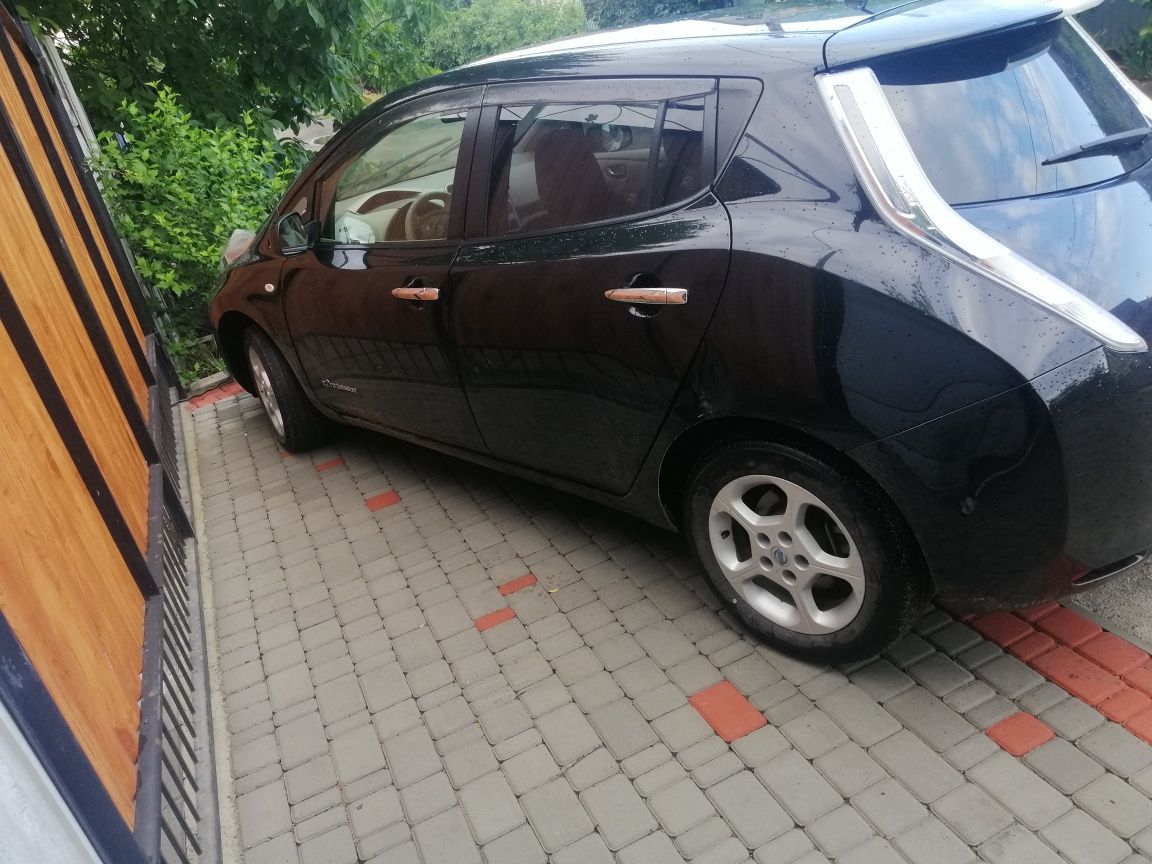 Продам обменяю Nissan leaf