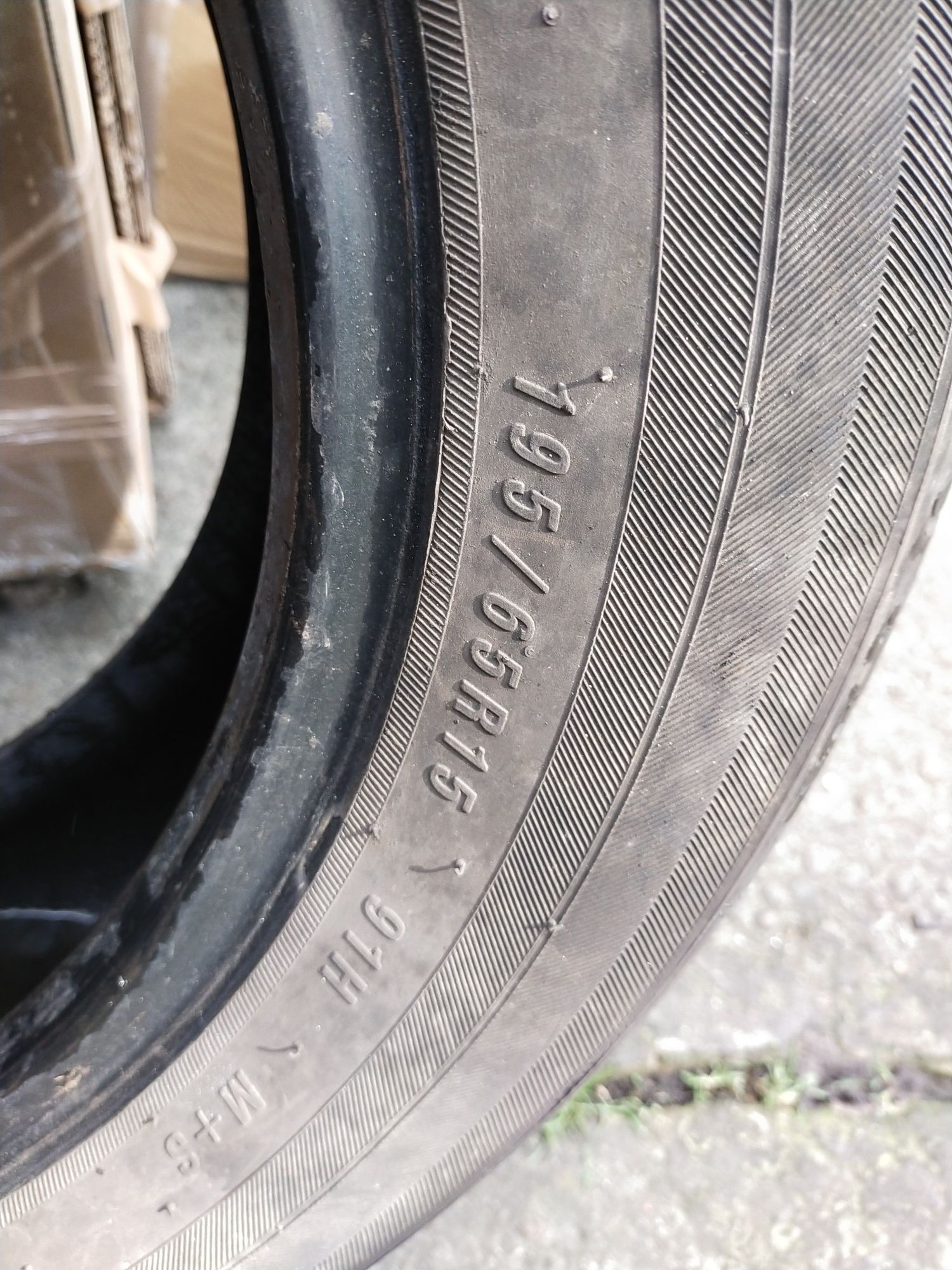 Komplet opon 195/65r15