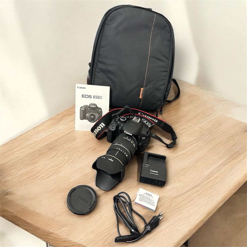 Canon Eos 650D com lente Sigma 18-55mm f2.8 e bolsa