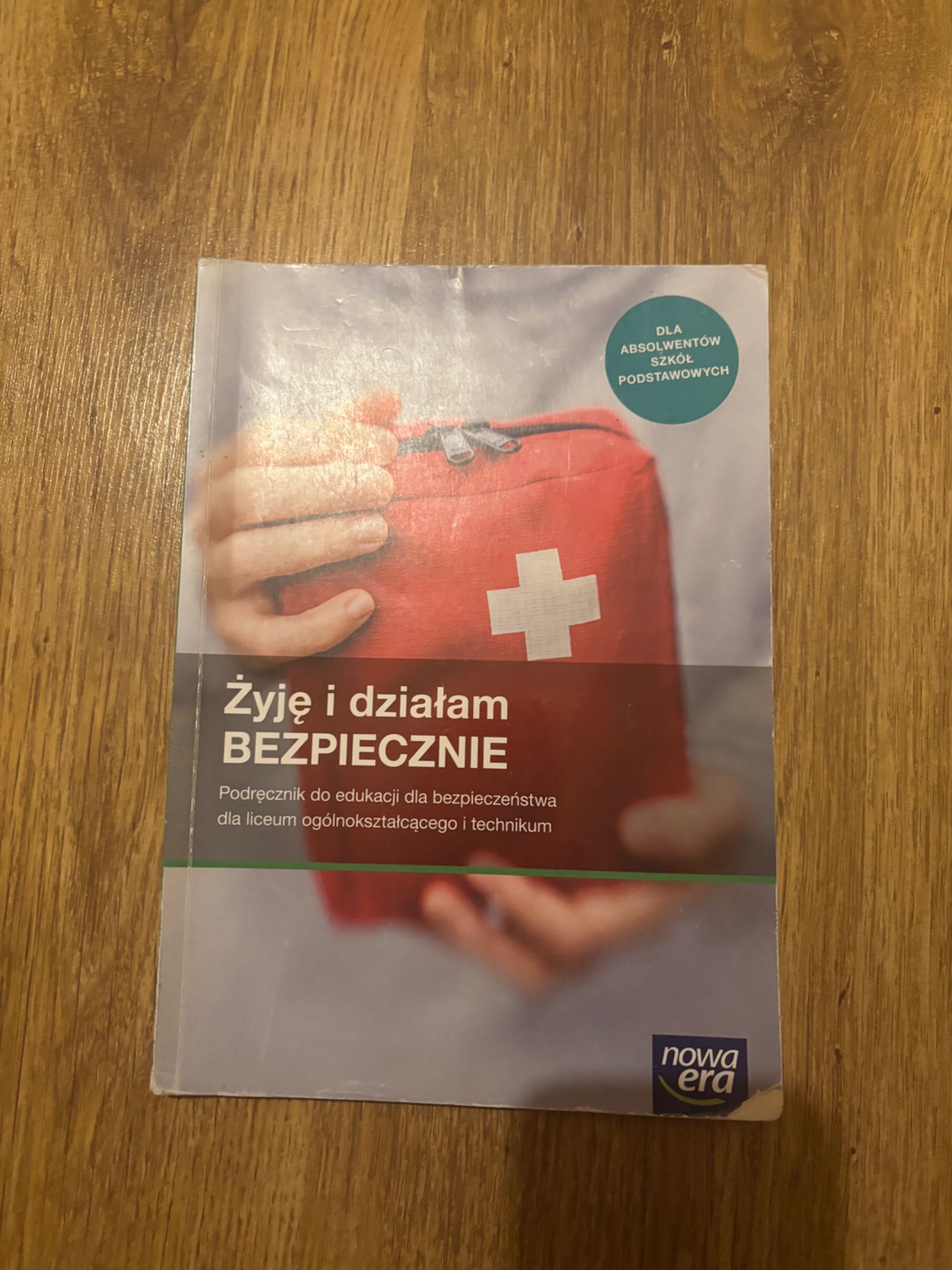 Podręcznik edb żyje i działam bezpiecznie klasa 1