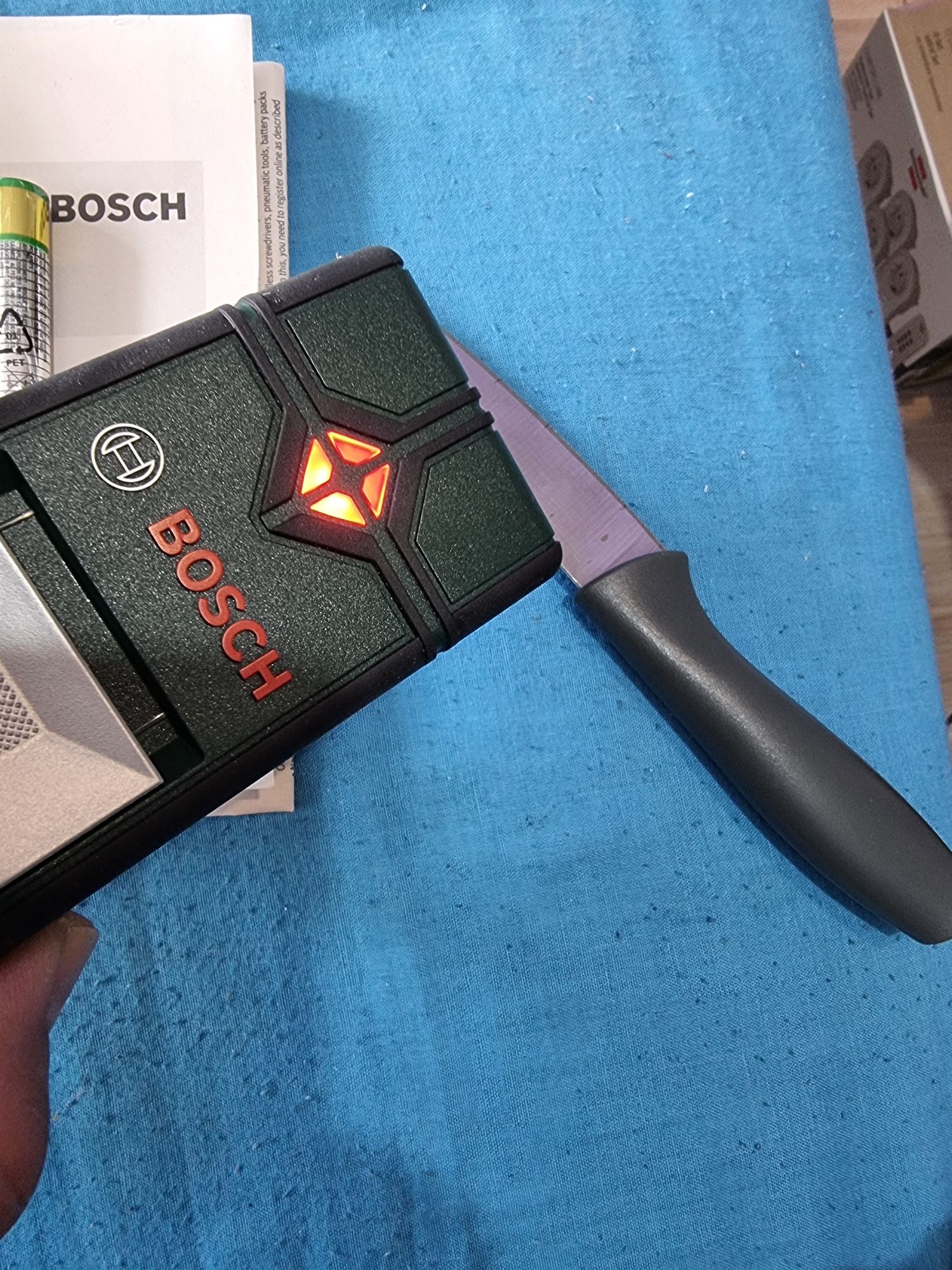 Detektor, wykrywacz metali, kabli,rur Bosch Truvo