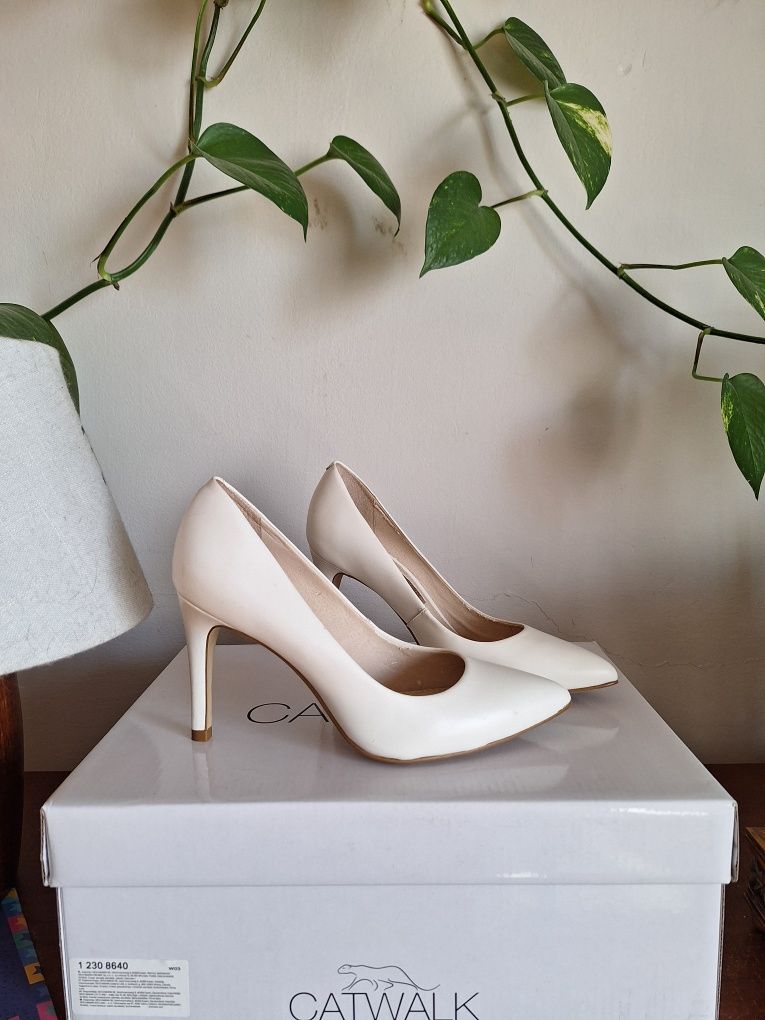 Buty szpilki Buffalo London rozmiar 36 białe nowe