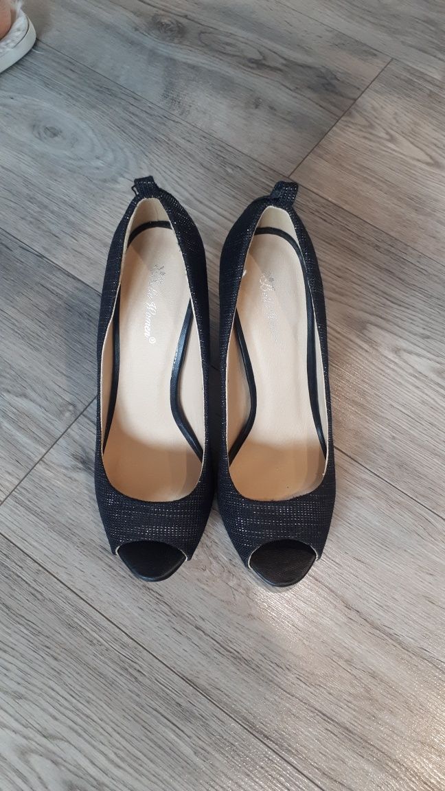 Buty na wysokim słupku Belle Women 39