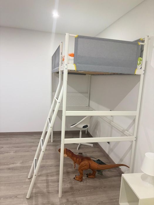 Cama Alta com Secretária