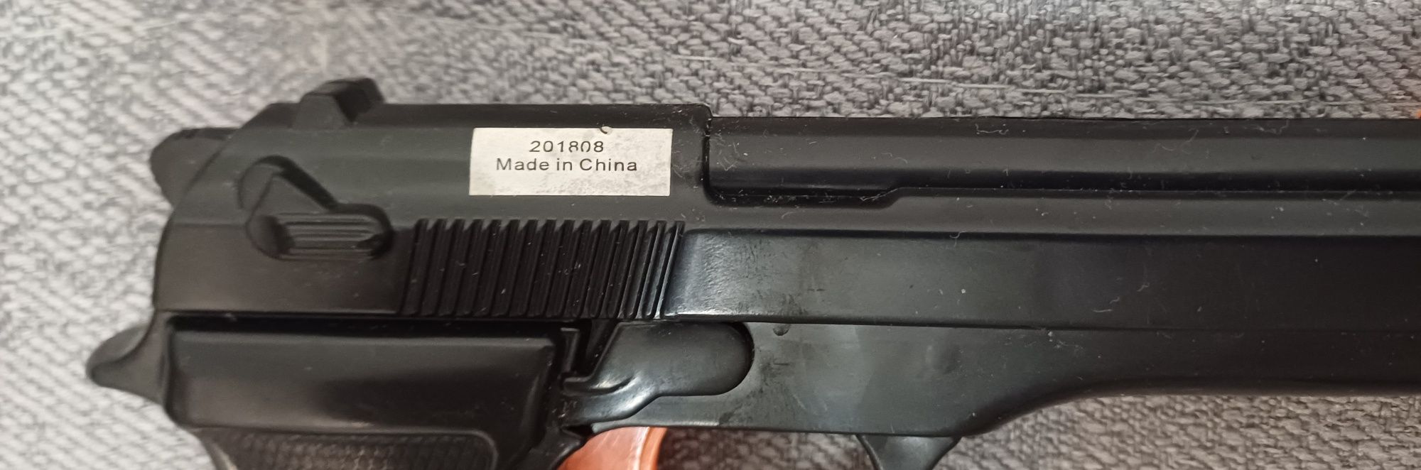 Pistolet zabawkowy czarny rewolwer strój przebranie policjant żołnierz