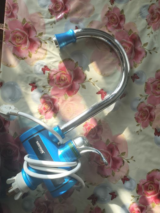 Водонагрівач проточний для кухні або умивальника, проточник Mixxus Ele