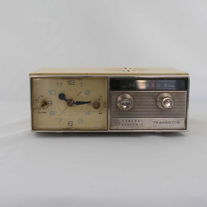 Rádio relógio transistorizado General Electric