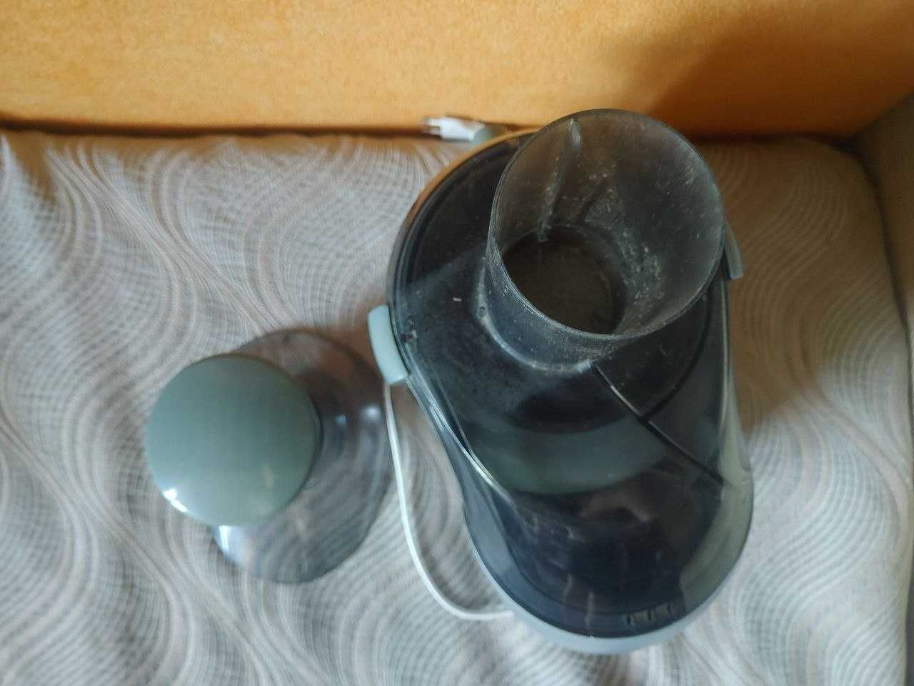 Соковижималка (соковитискач ) б\в VITEK VT-1619 GY 500Вт.